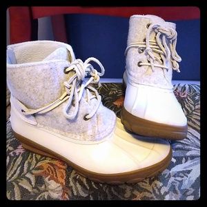 Sperry snow/rain ankle boot in cream